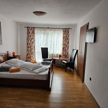 Pensiunea Kyfana Zărneşti Exteriör bild