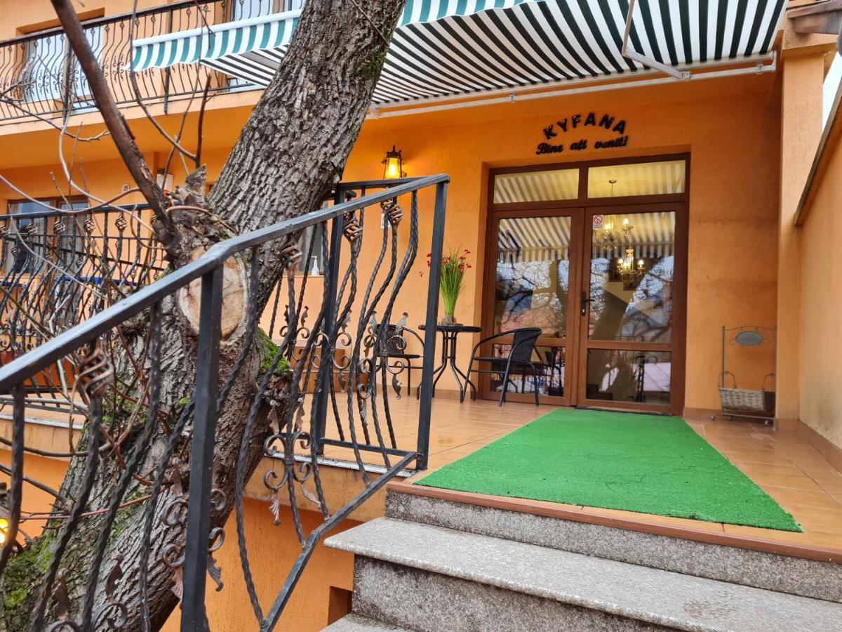 Pensiunea Kyfana Zărneşti Exteriör bild